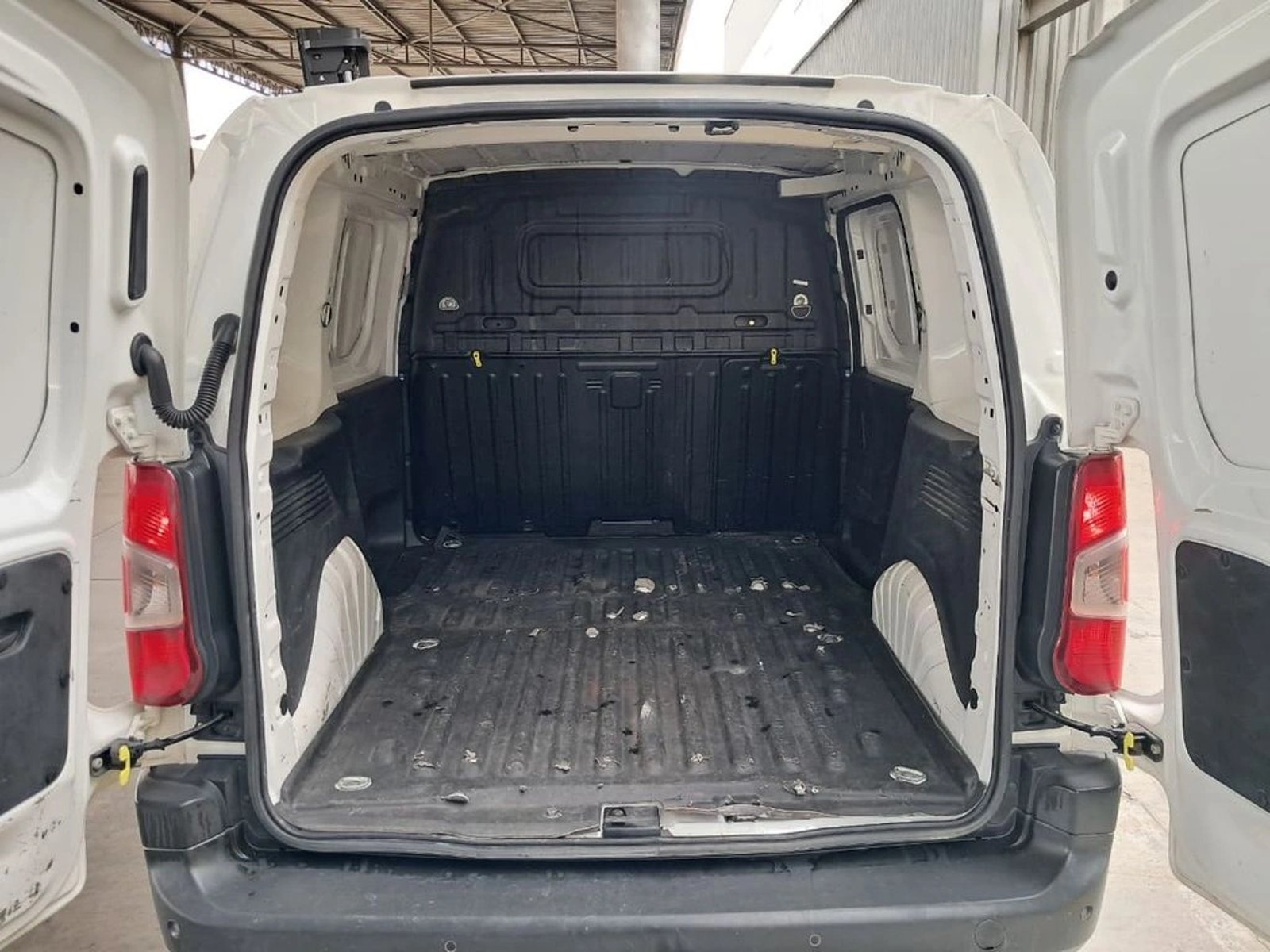 PEUGEOT PARTNER 1.6 L1 HD1 MT 2021 - Imagen 11 de 19