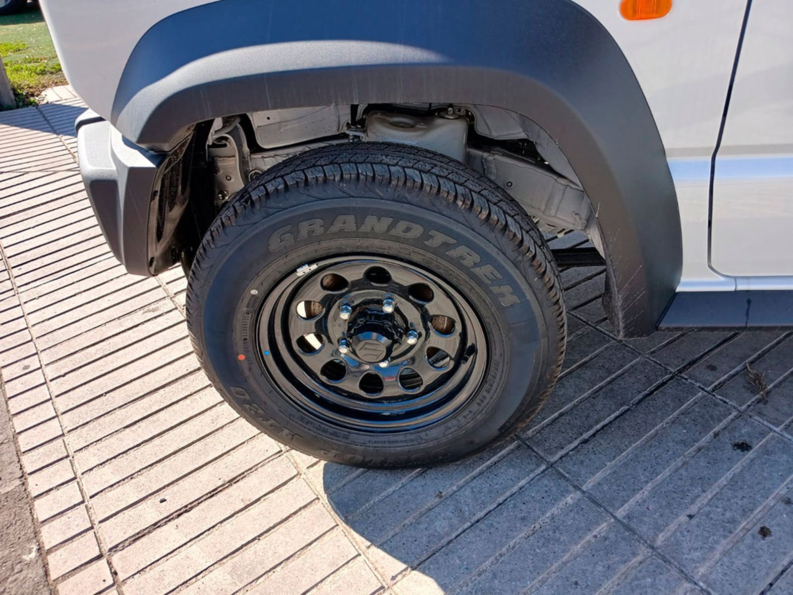 Suzuki JIMNY GL WINCHE MT 4X4 2026 - Imagen 9 de 12