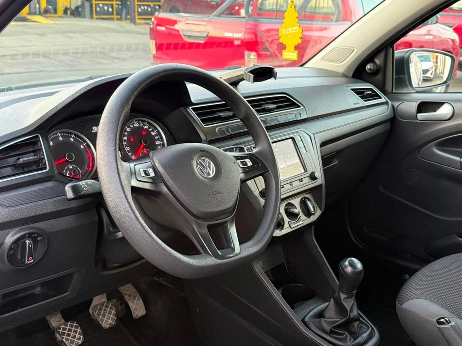 Volkswagen SAVEIRO 1.6 CAB EXT MT 2023 - Imagen 9 de 14