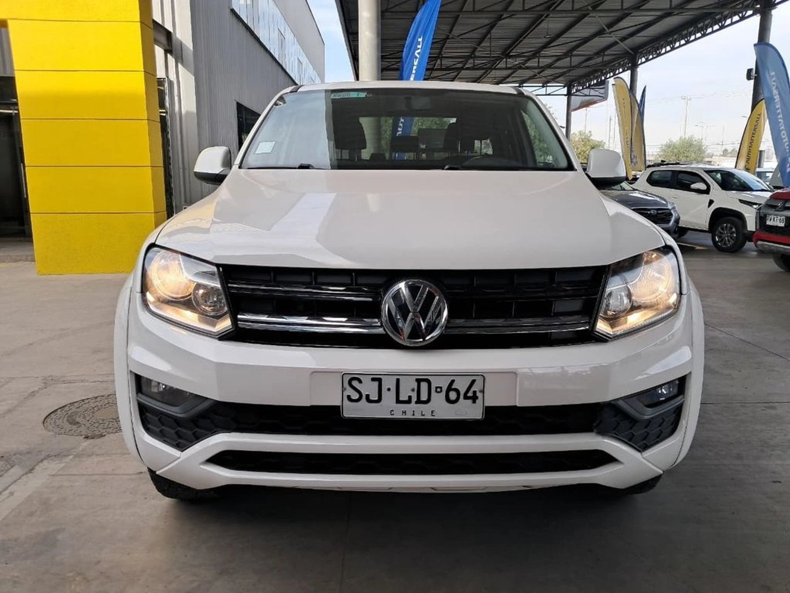 VOLKSWAGEN AMAROK TRENDLINE 2.0 4X4 MT 2023 - Imagen 3 de 19