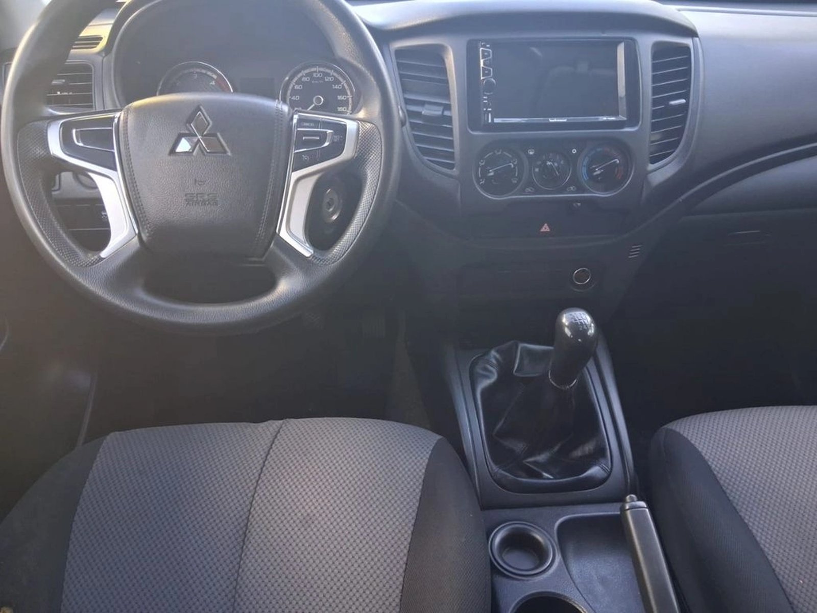 MITSUBISHI L200 KATANA CR 2.4 DC 4x2 2022 - Imagen 9 de 12