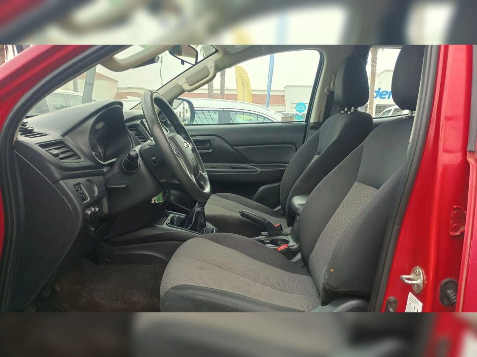 MITSUBISHI L200 2.4 KATANA  DOB. CAB. 4X4 MT 4P 2022 - Imagen 7 de 12