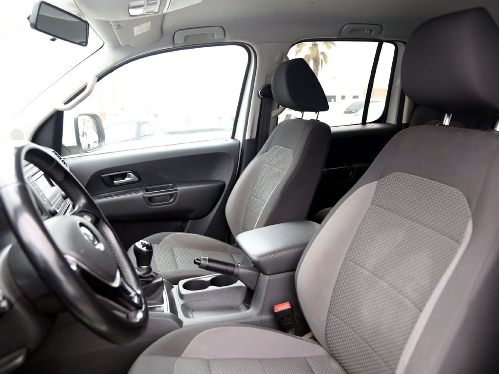 Volkswagen AMAROK TRENDLINE 2.0 DIESEL 4X2 T/M 2023 - Imagen 11 de 20