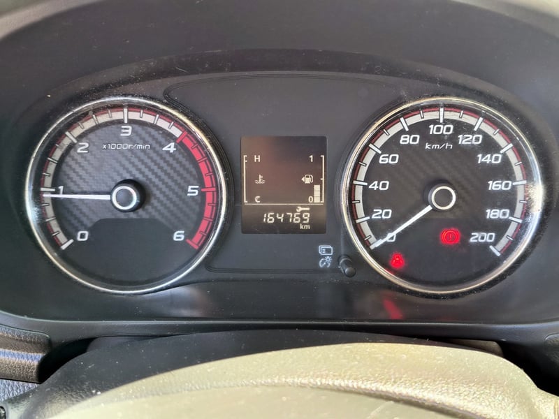 Mitsubishi L200 2.4 KATANA CR 2021 - Imagen 13 de 20