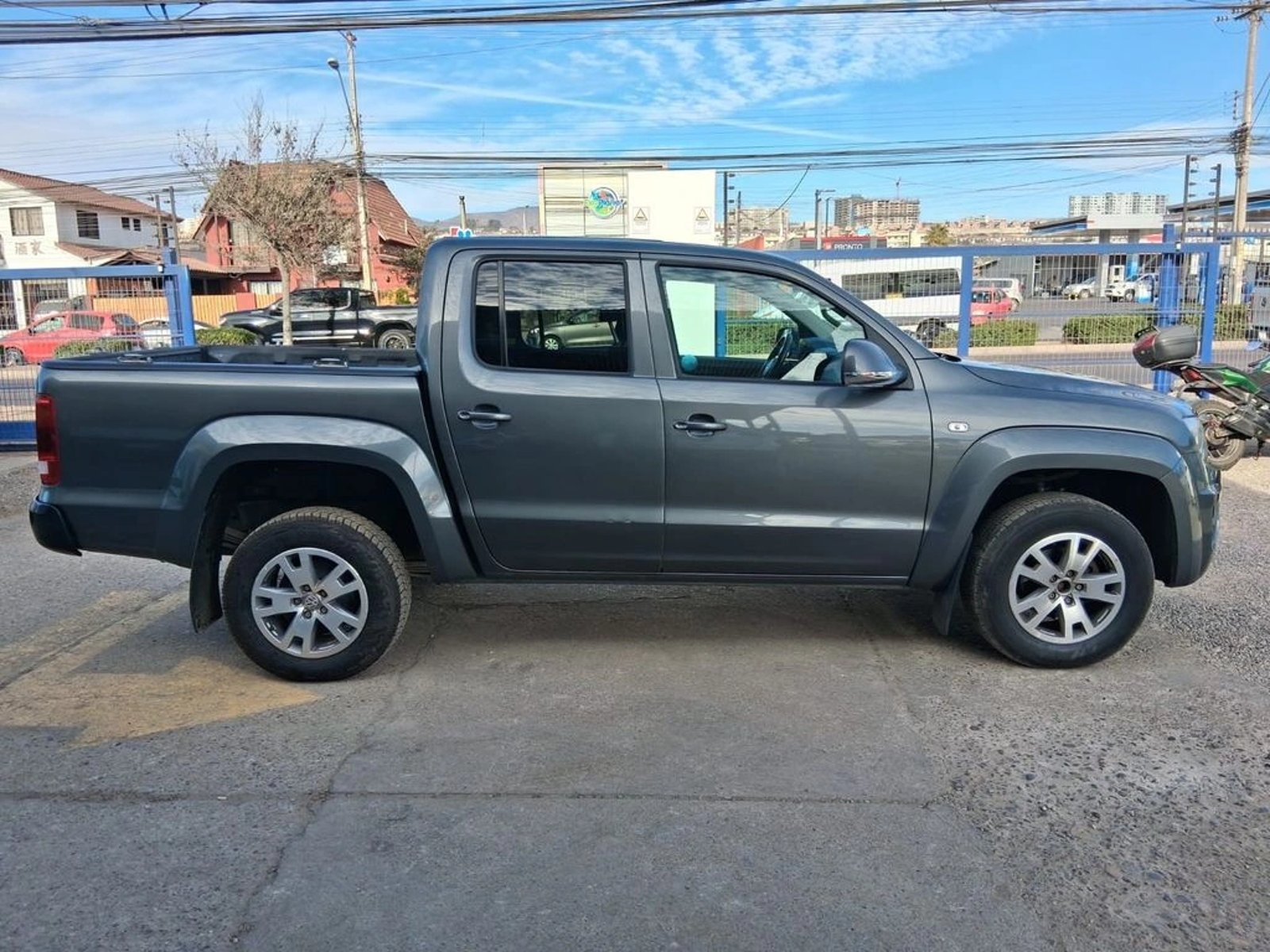 VOLKSWAGEN AMAROK 2.0 COMFORTLINE TDI DOHC 4X4 2.0 AT 2023 - Imagen 4 de 20