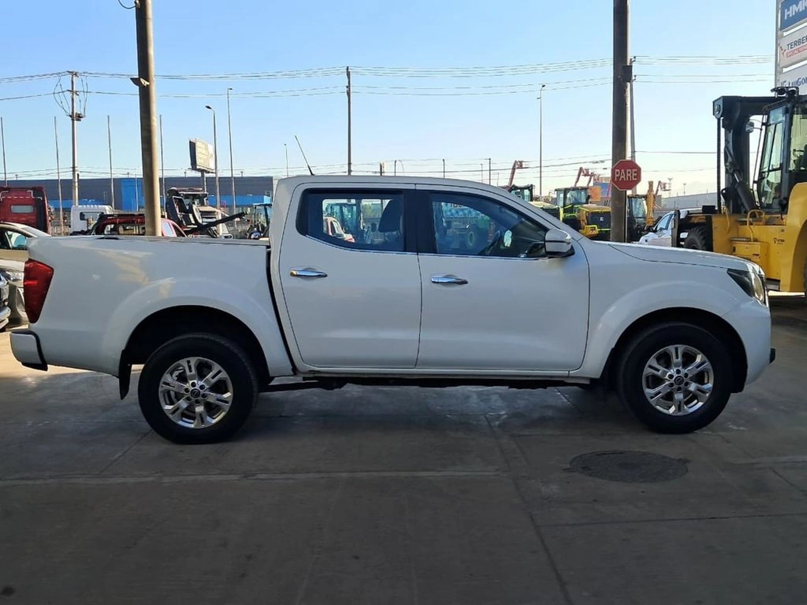 NISSAN NAVARA XE 2.3 4X2 MT DIESEL 2024 - Imagen 5 de 20