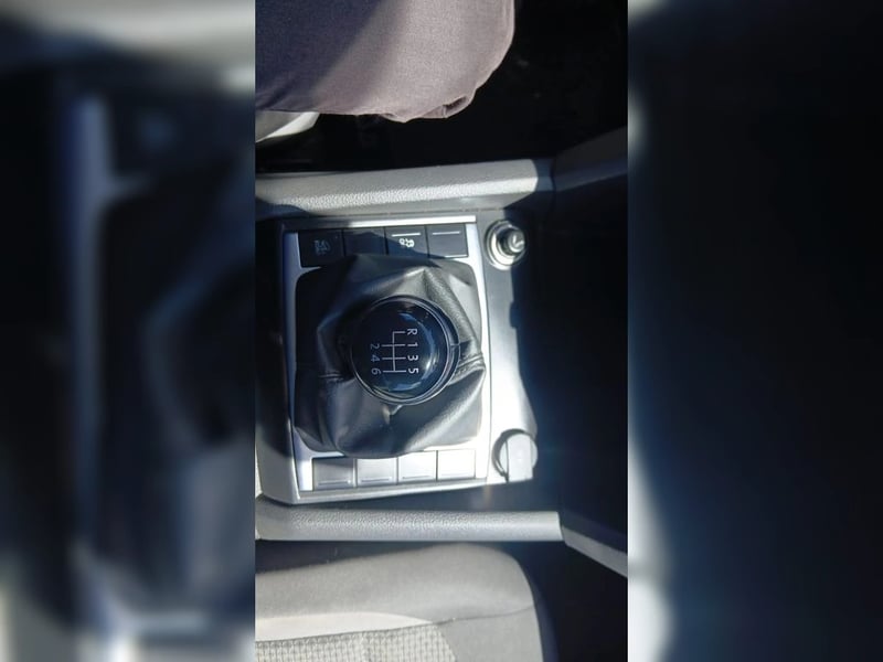 Volkswagen AMAROK 2.0 Diesel 4x2 T/M 2023 - Imagen 13 de 20