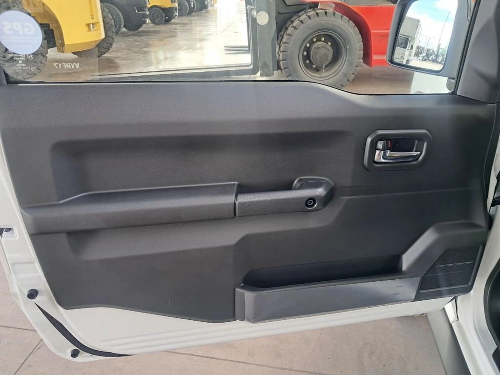Suzuki JIMNY GL WINCHE MT 4X4 2026 - Imagen 18 de 20