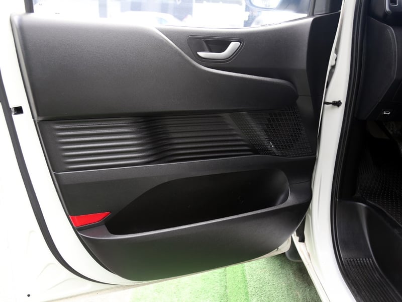 Hyundai STARIA 2.2 6MT CRI 2023 - Imagen 13 de 20