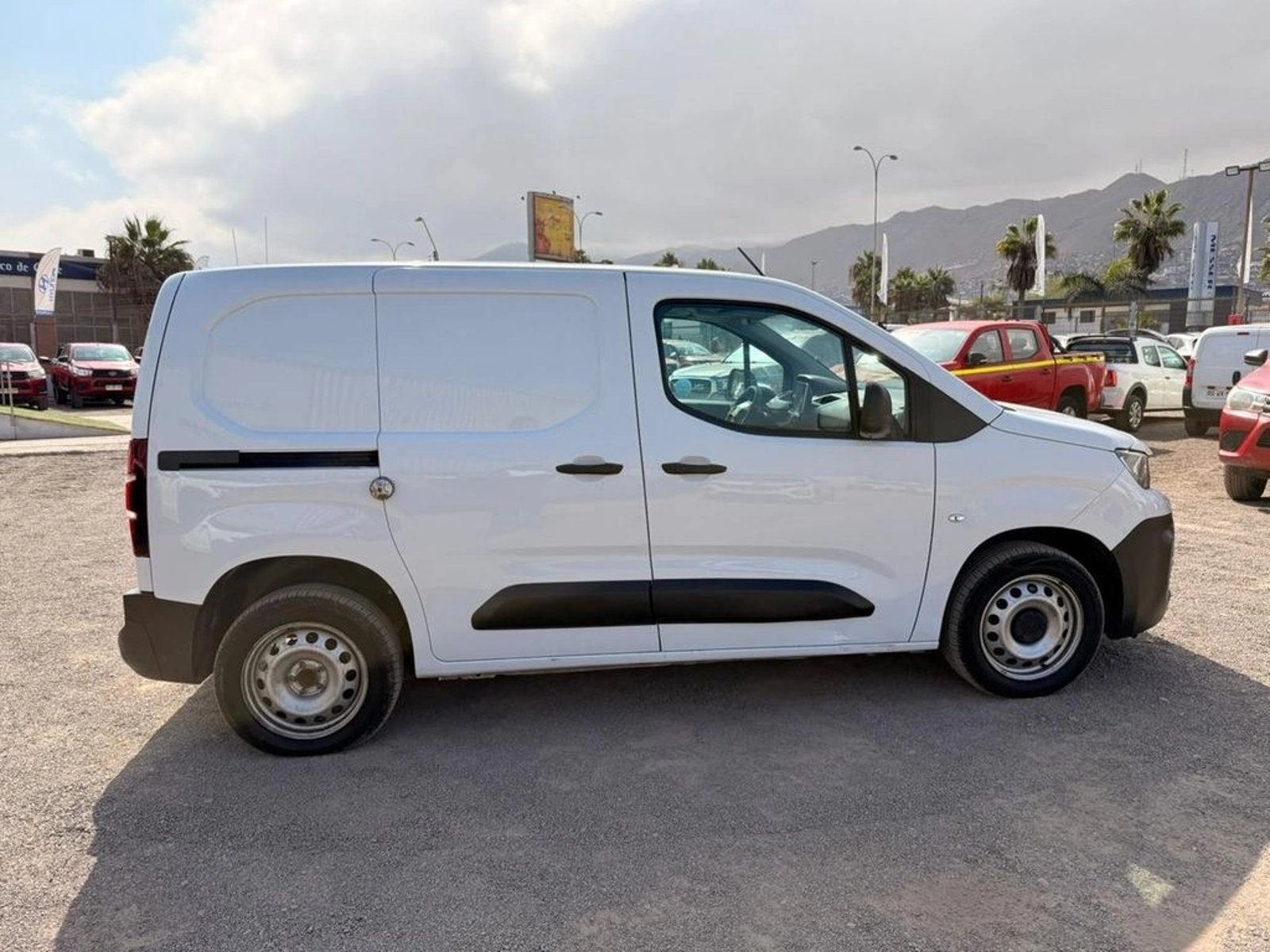 PEUGEOT PARTNER L1 1.5 Diesel 4X2 T/M 2024 - Foto 4 de 17