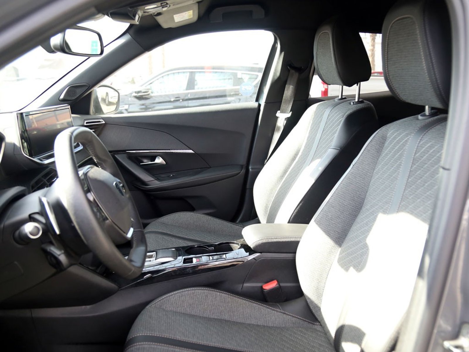 PEUGEOT 2008 1.5 ALLURE PACK BLUEHDI 130 AT DIESEL 2025 - Imagen 12 de 20