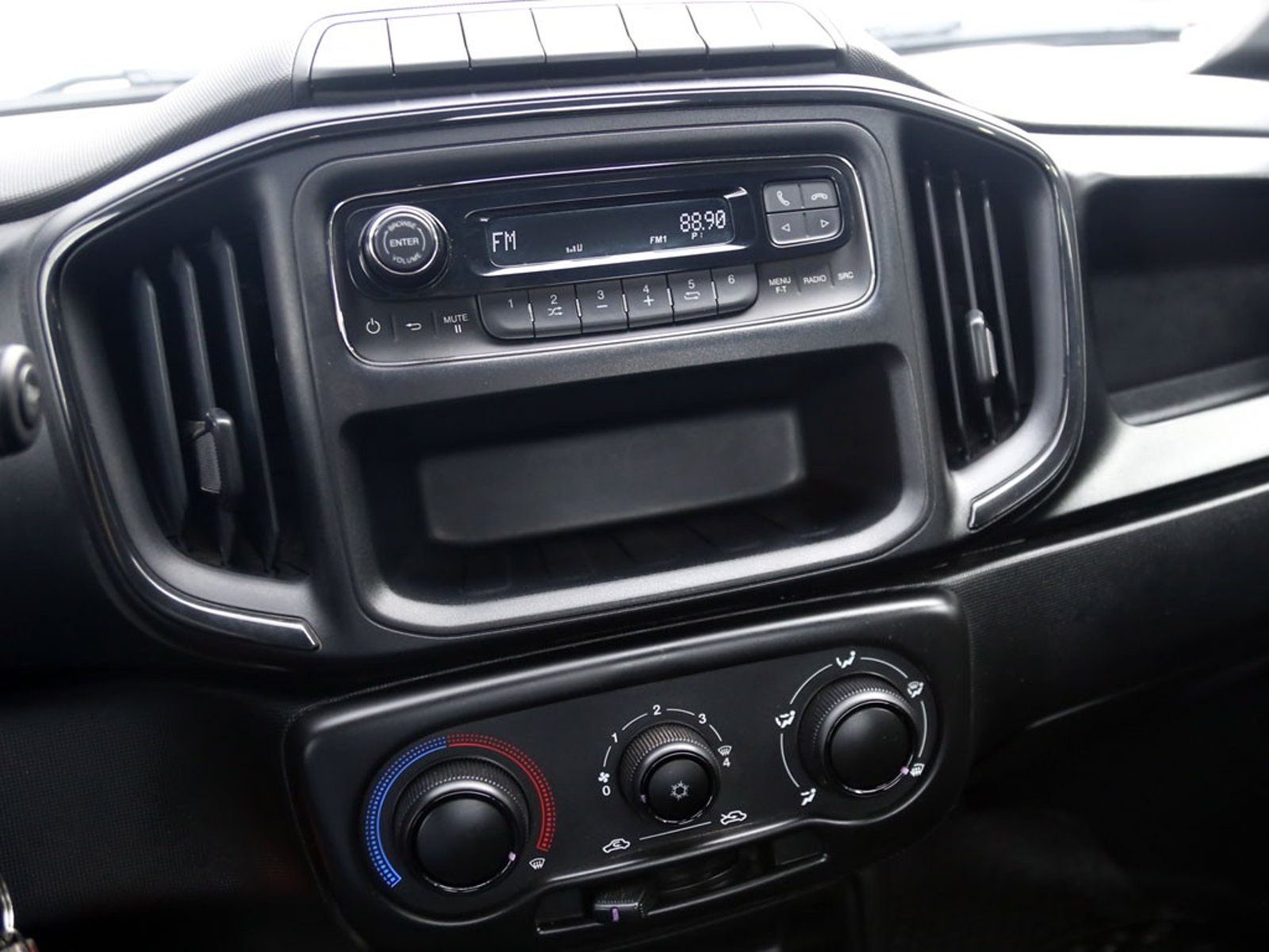 RAM 700 SLT 1.4 MT 2022 - Imagen 12 de 19