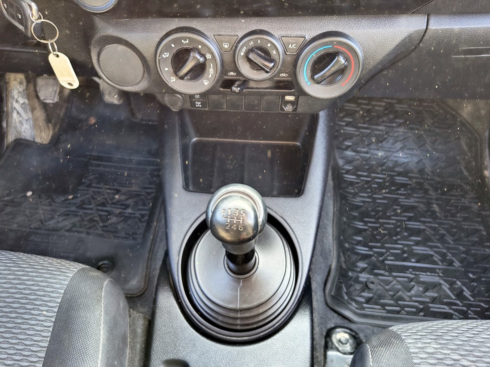 TOYOTA HILUX HILUX TSS 2.4 Diesel 4X2 T/M 2021 - Imagen 17 de 19