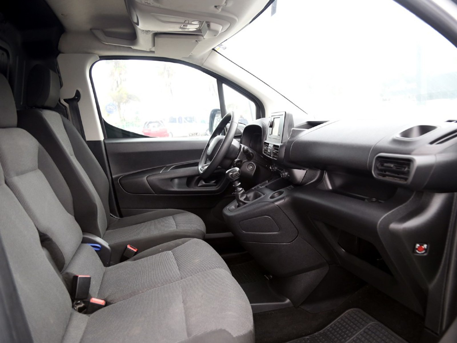 Citroën BERLINGO BLUEHDI 1.5 2024 - Imagen 16 de 20