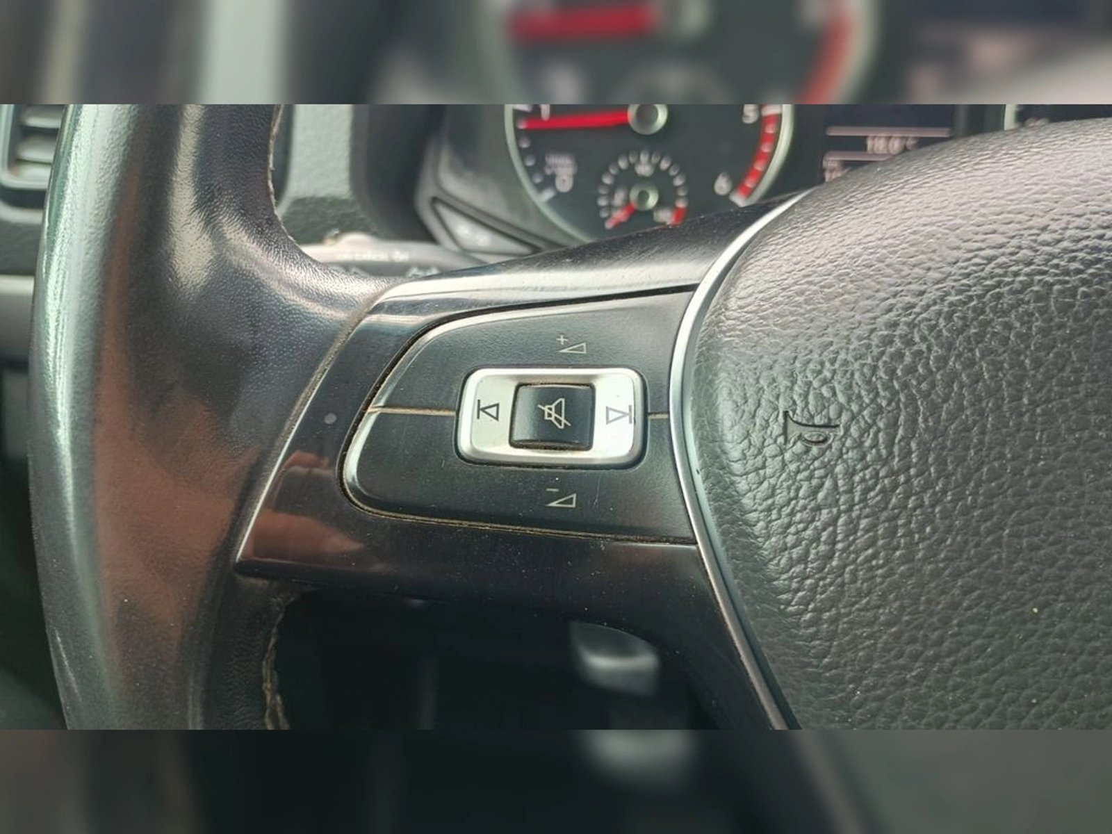 VOLKSWAGEN AMAROK 2.0 TRENDLINE DIESEL 4MOTION 4X4 DOB. CAB. MT 4P 2023 - Imagen 9 de 12