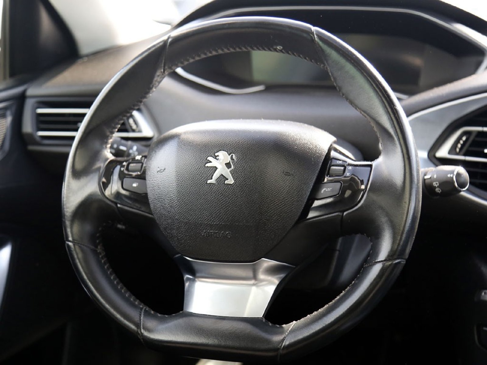 PEUGEOT 308 1.6 ALLURE PACK THP 4X2 165 EAT6 5P 2021 - Imagen 15 de 20