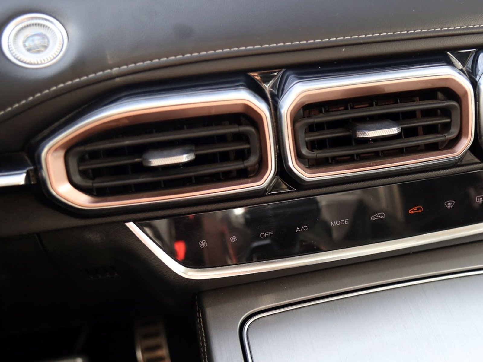 JETOUR X70 PLUS 1.5 GLX AT 2024 - Imagen 19 de 20
