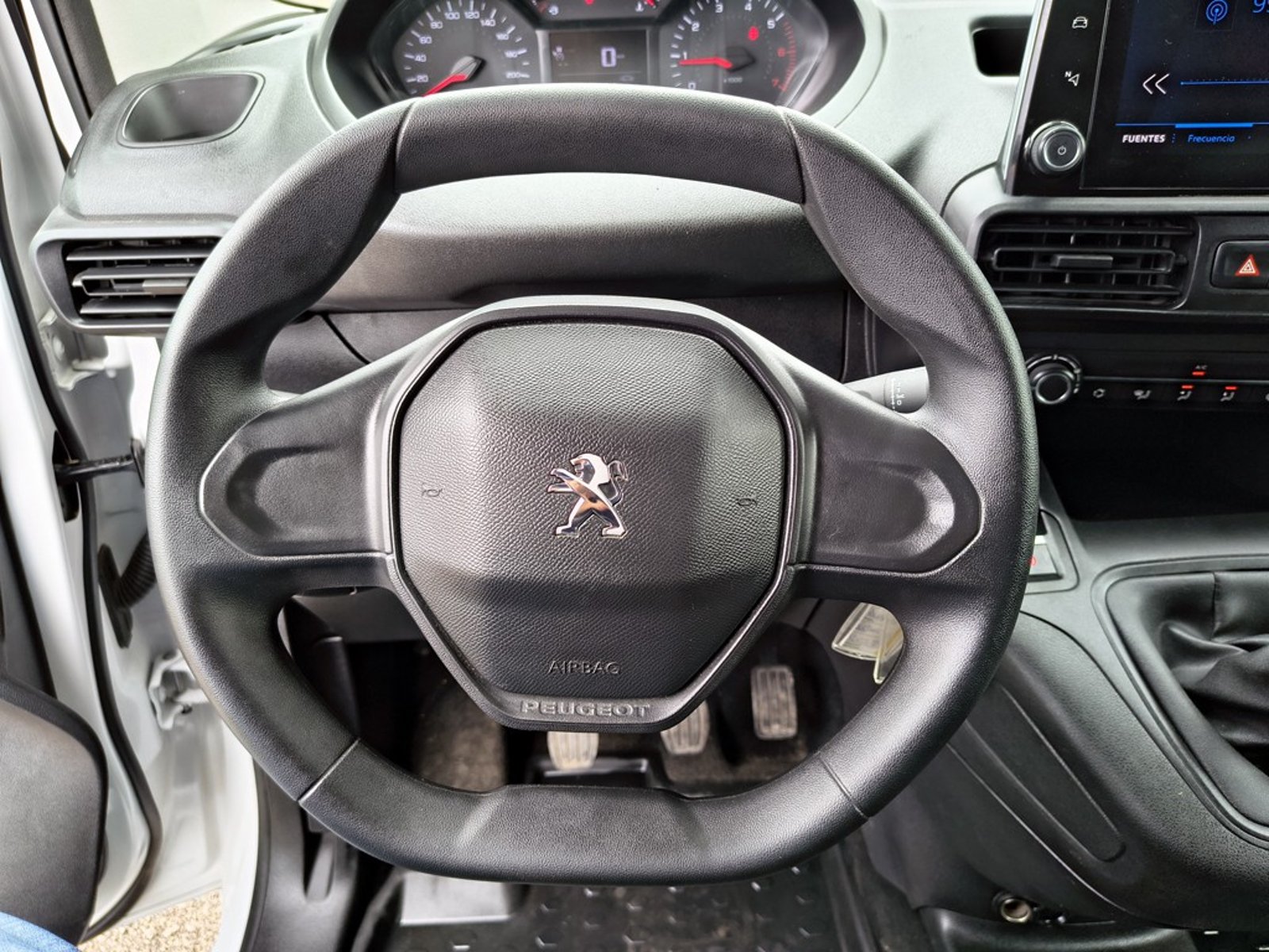 Peugeot PARTNER L1 1.5 Diesel 4X2 T/M 2024 - Imagen 11 de 16