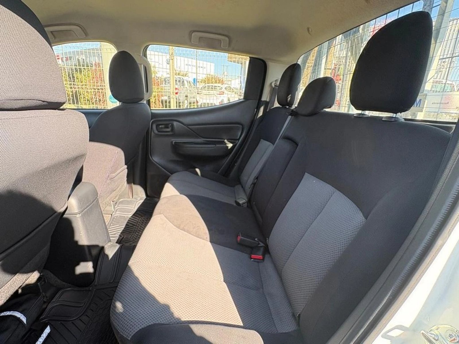 MITSUBISHI L200 KATANA CR 4X2 2023 - Imagen 11 de 12