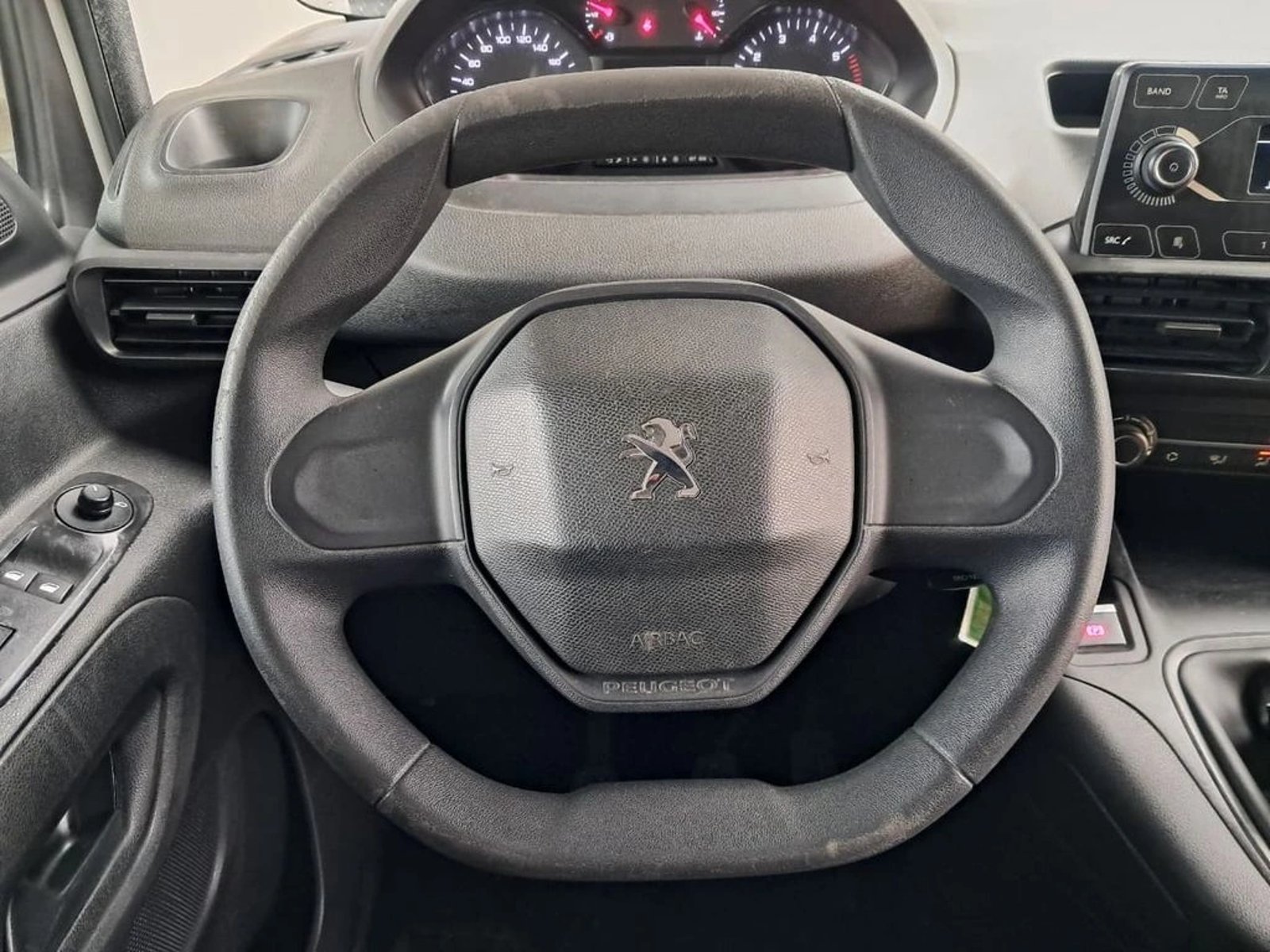Peugeot PARTNER L1 1.6 HDI 4X2 MT 2021 - Imagen 16 de 18