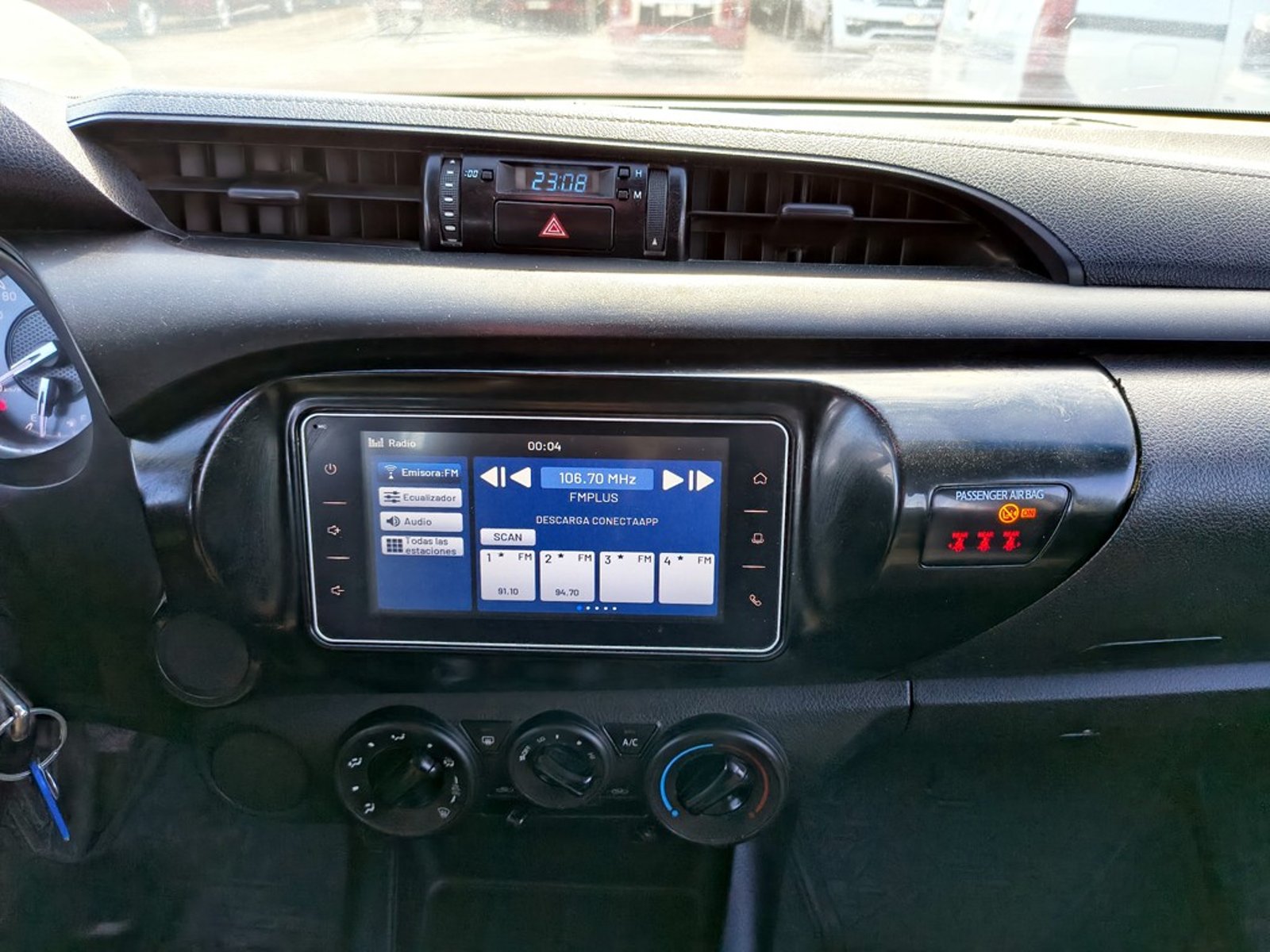 TOYOTA HILUX 2.4 DX 2022 - Imagen 19 de 20