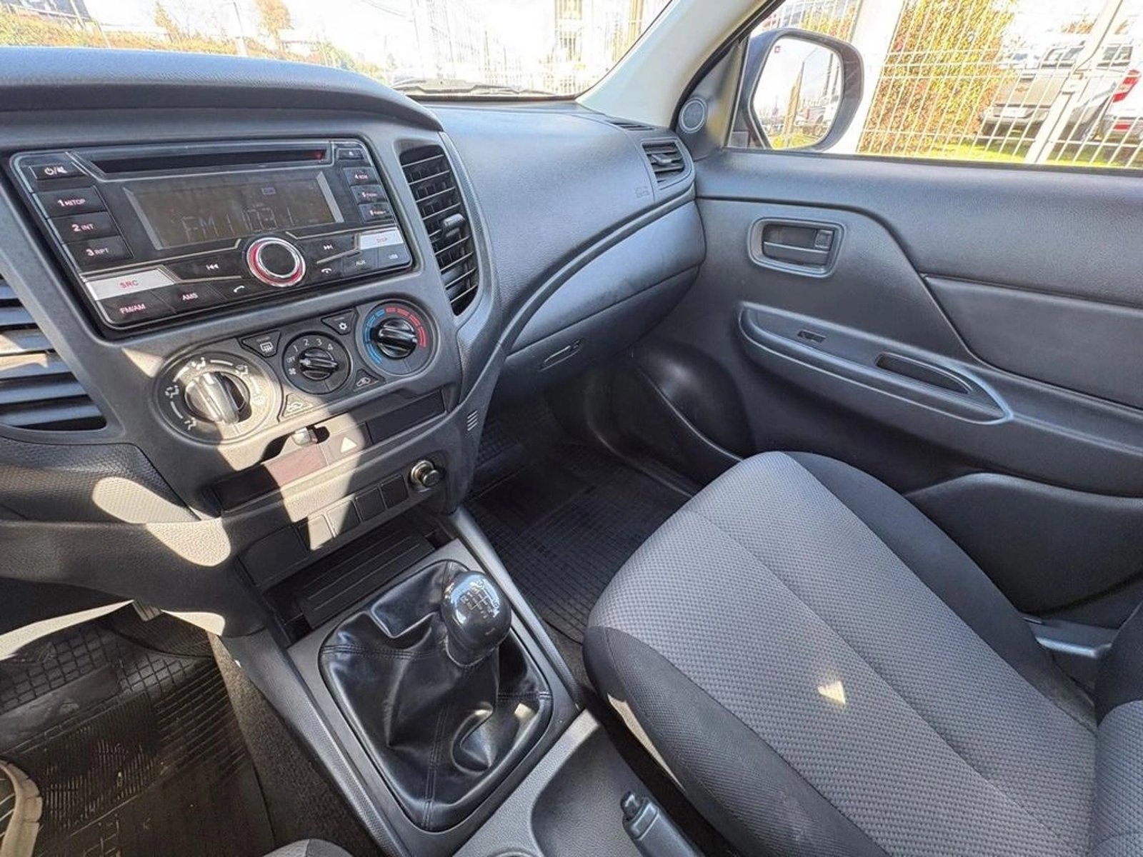 MITSUBISHI L200 KATANA CR 4X2 2022 - Imagen 9 de 12