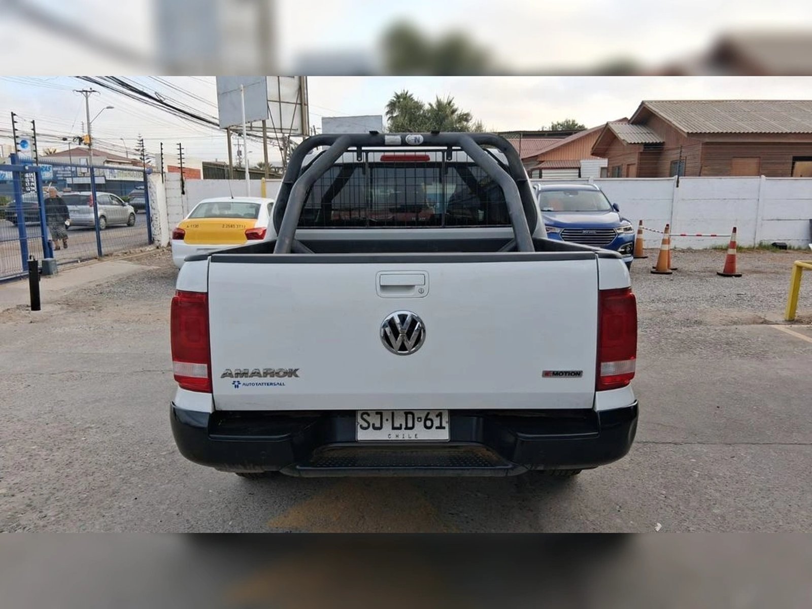 VOLKSWAGEN AMAROK 2.0 TRENDLINE  MT 4X4 DIESEL 2023 - Imagen 6 de 19