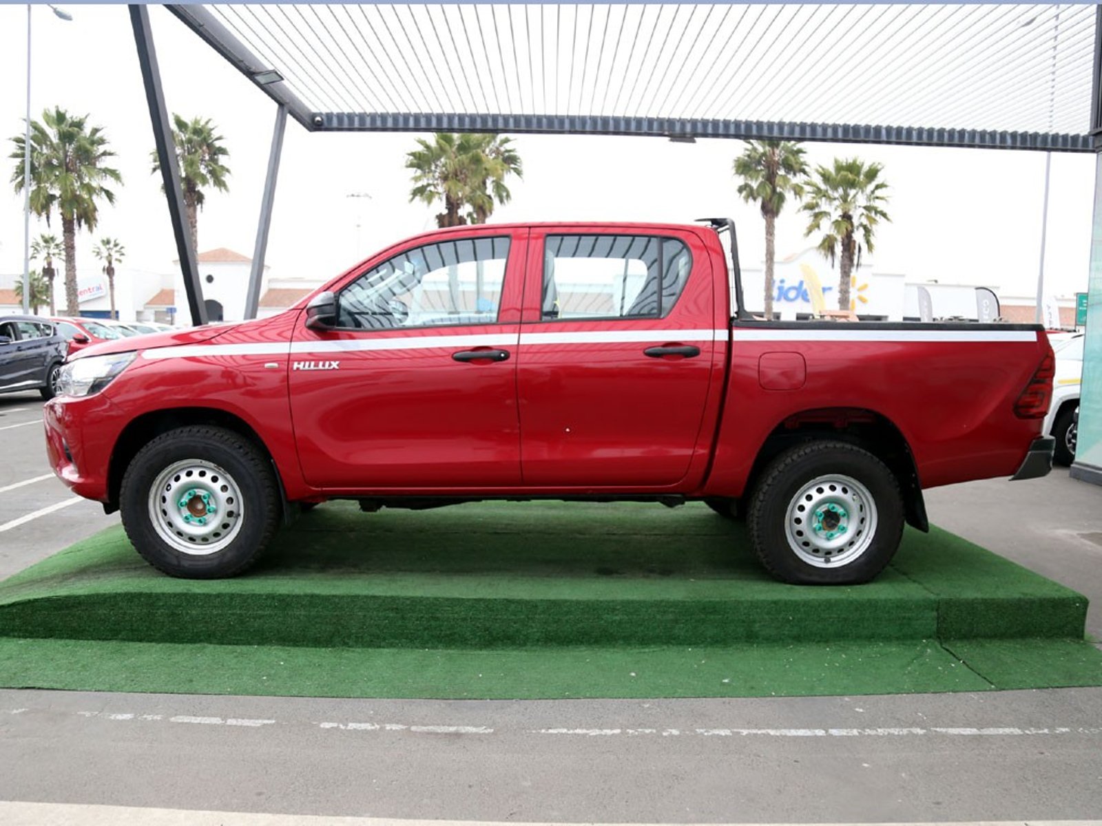 TOYOTA HILUX 2.4 TSS MT 4X2 DIESEL 2024 - Imagen 5 de 17