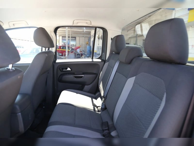 Volkswagen AMAROK 2.0 COMFORTLINE DIESEL 4MOTION 4X4 DOB. CAB. AT 4P 2023 - Imagen 14 de 20