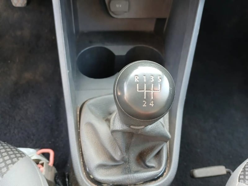 Volkswagen SAVEIRO Saveiro 1.6 MT Cab Ext Confortline 2023 - Imagen 15 de 17