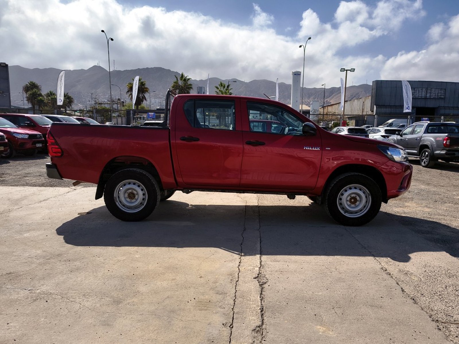 TOYOTA HILUX 2.4 DX 4X2 DIESEL MT 2023 - Imagen 4 de 19
