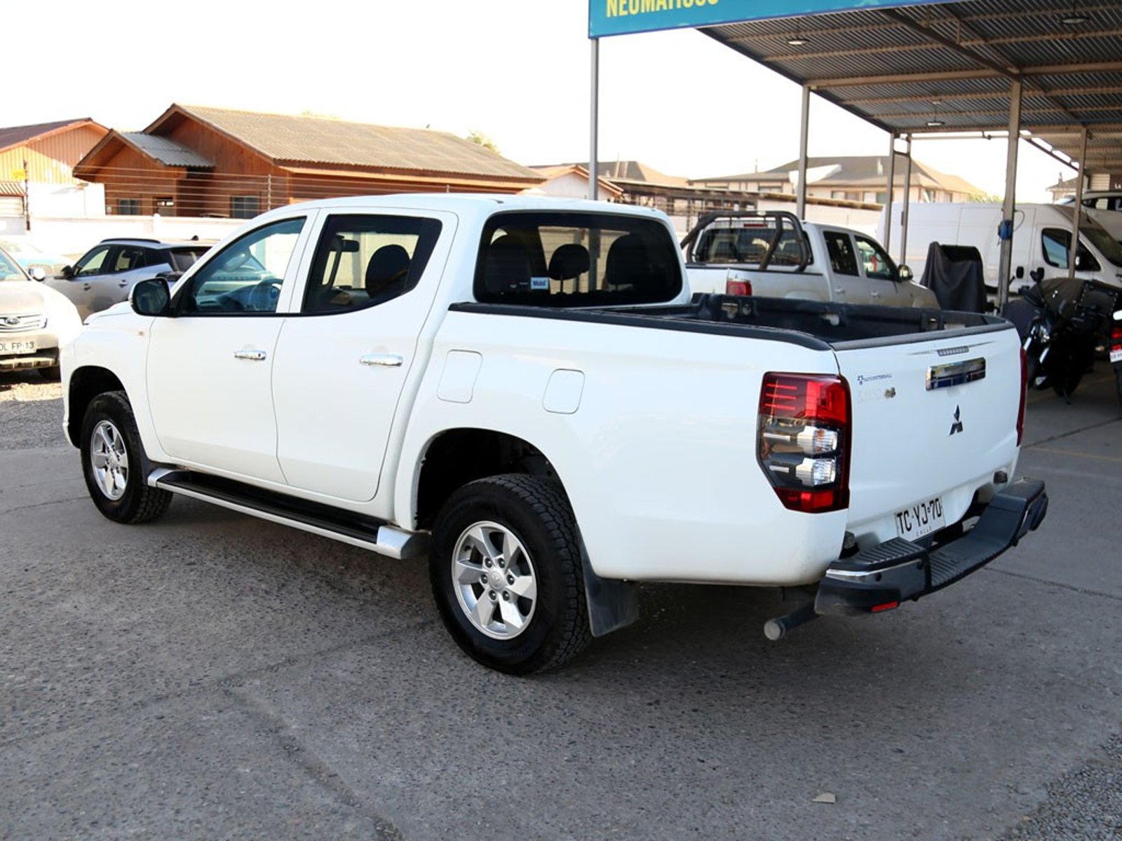 Mitsubishi L200 2.2 KATANA CRT MT 4X4 DIESEL 2024 - Imagen 7 de 20
