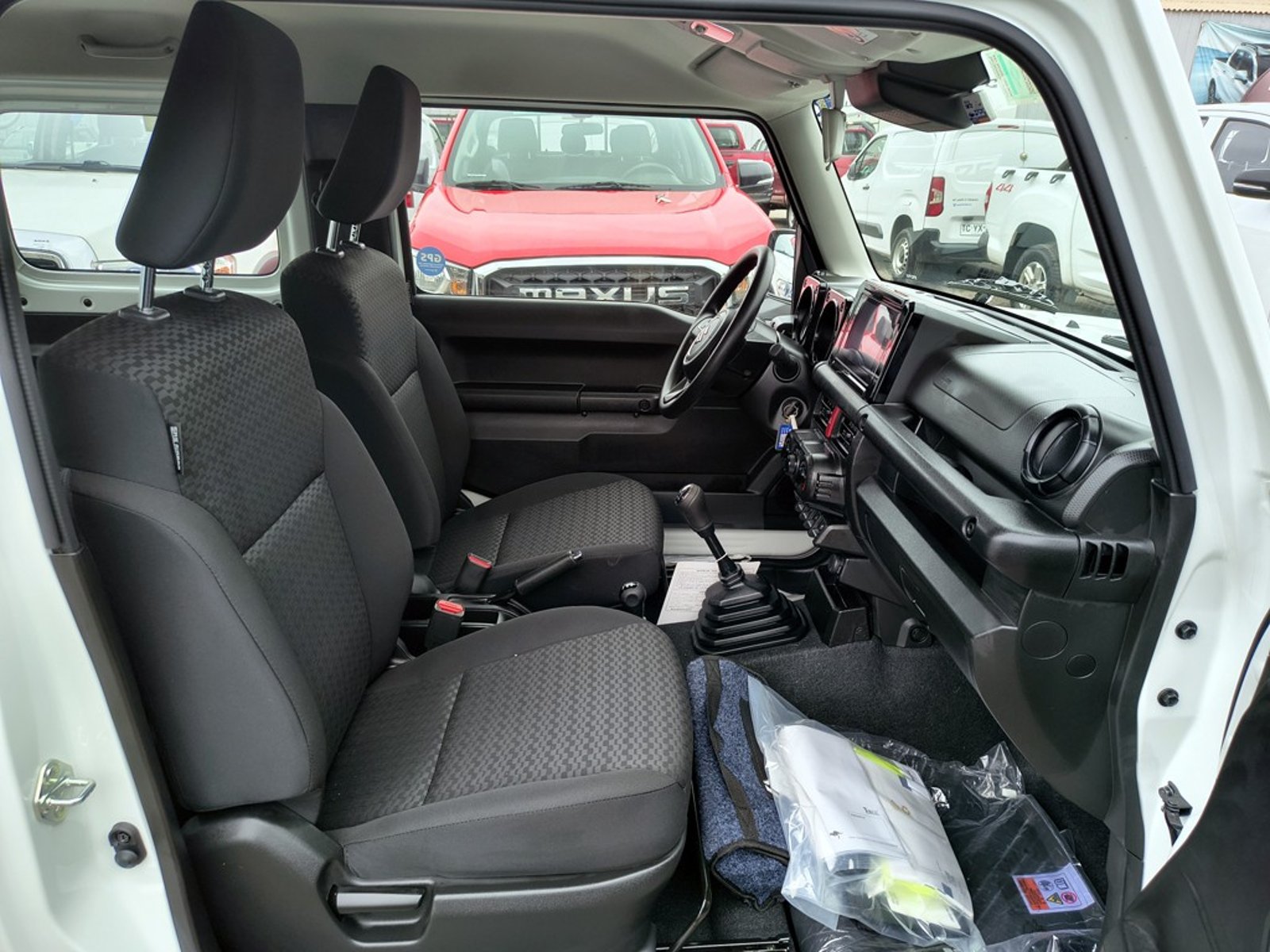 Suzuki JIMNY GL WINCHE MT 4X4 PRECIO+ IVA 2026 - Imagen 18 de 20