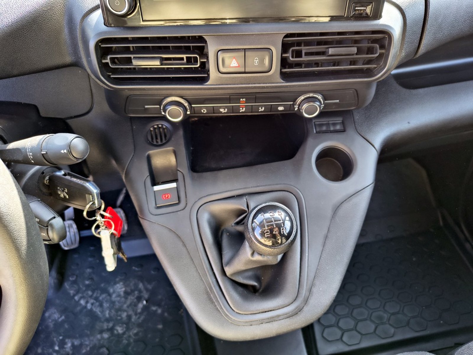 PEUGEOT PARTNER PARTNER L1 1.6 Diesel 4x2 T/M 2023 - Imagen 15 de 16