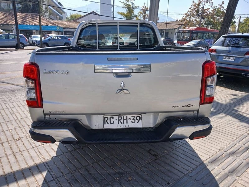 Mitsubishi L200 L200 KATANA CRT 4X4 2.4 2021 - Imagen 8 de 19