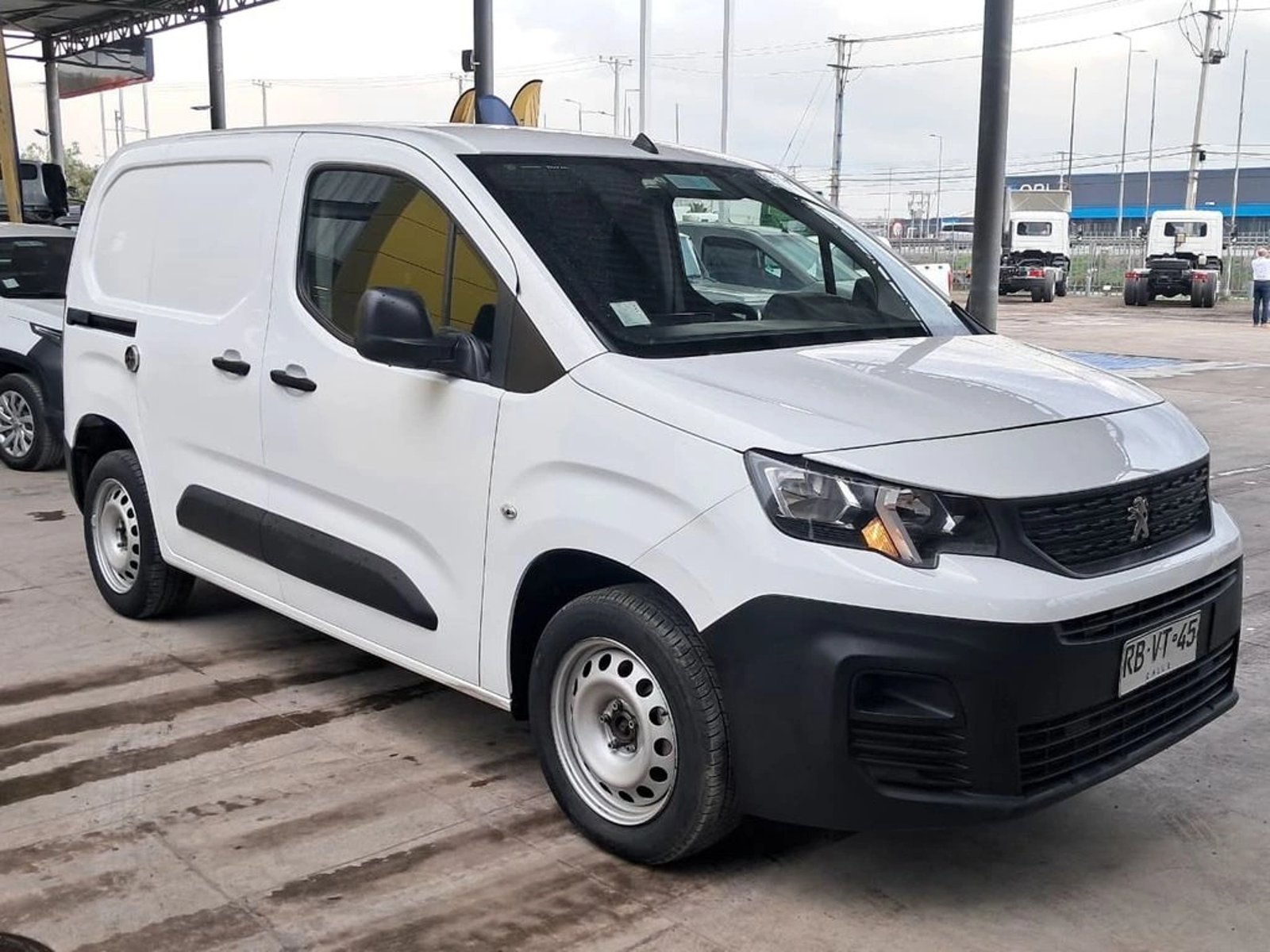 Peugeot PARTNER L1 1.6 HDI 4X2 MT 2021 - Foto 4 de 18