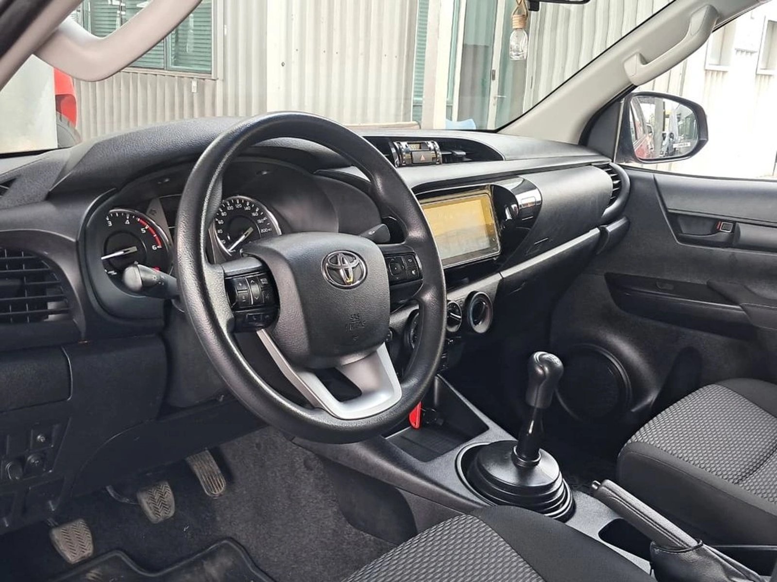 Toyota HILUX 2.4 DX 4X2 MT 2023 - Imagen 13 de 19