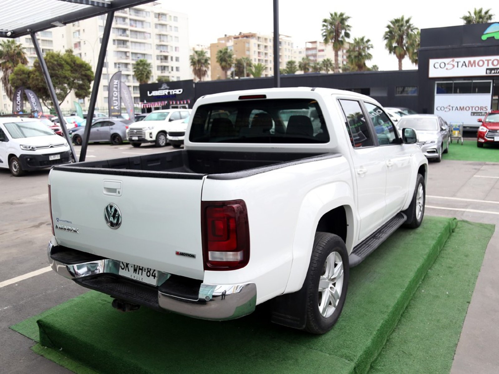 Volkswagen AMAROK HIGHLINE  2.0 AT 4X4 2023 - Imagen 8 de 20