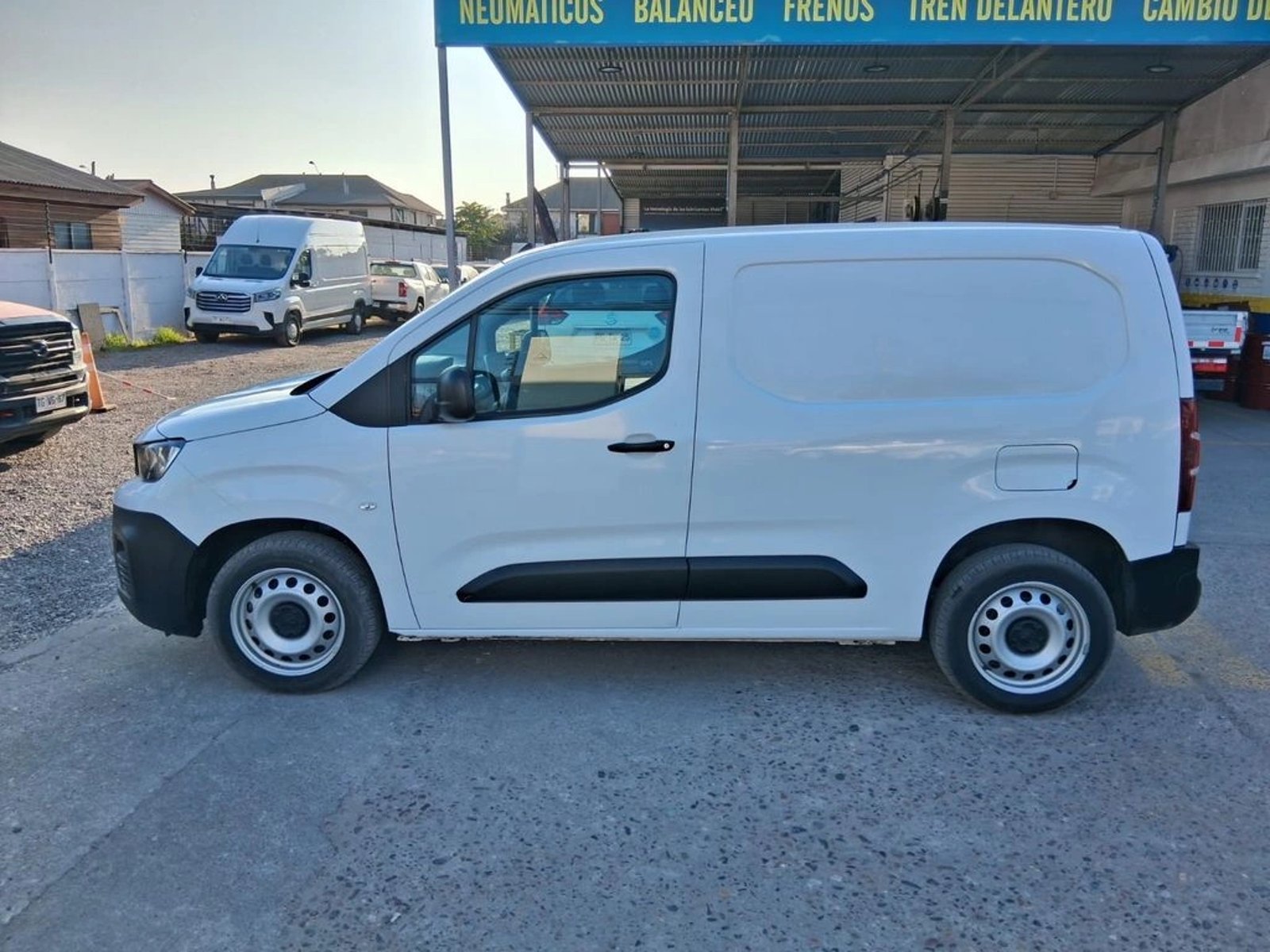 PEUGEOT PARTNER 1.5 L1 HDI DIESEL 100HP 4X2 MT 5P 2024 - Imagen 8 de 16
