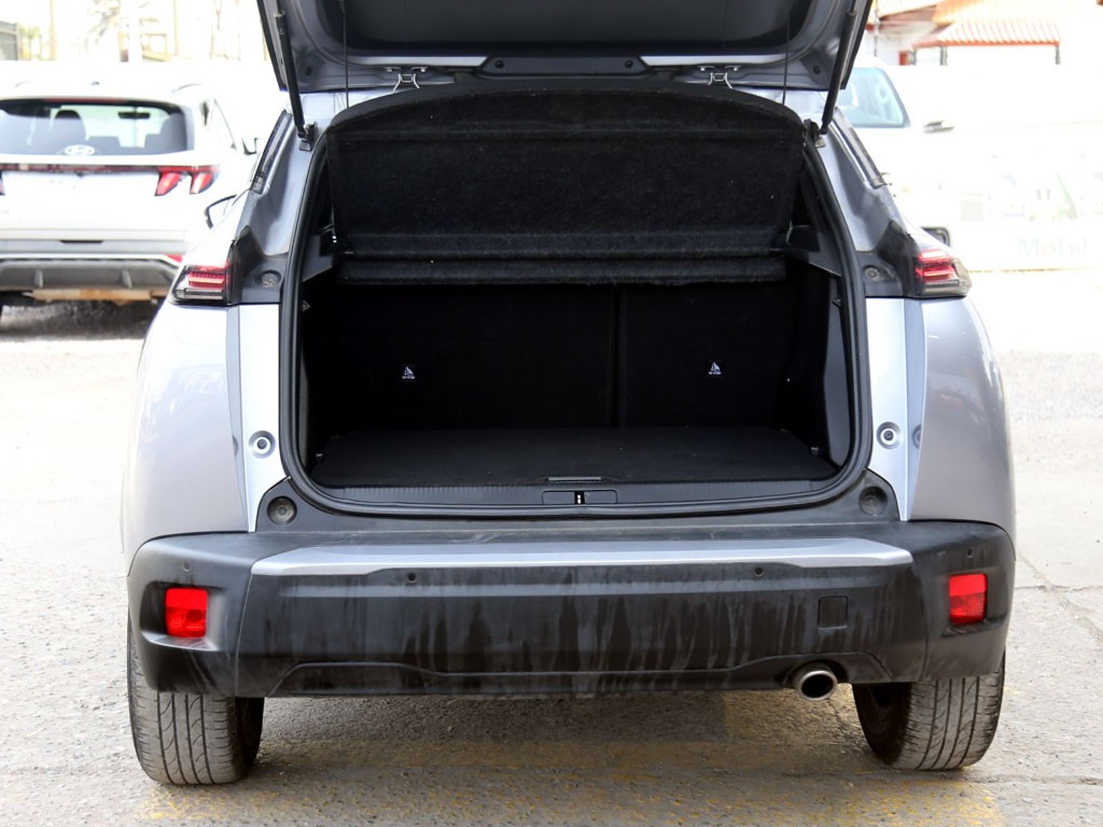 PEUGEOT 2008 1.5 ALLURE PACK BLUEHDI DIESEL 130HP 4X2 EAT8 5P 2025 - Imagen 9 de 20