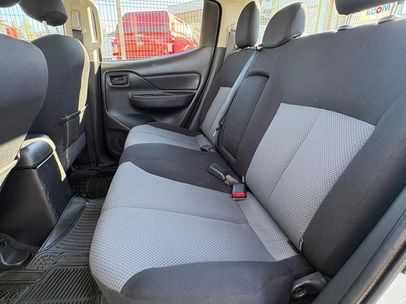 Mitsubishi L200 CR KATANA 4X2 2023 - Imagen 11 de 12