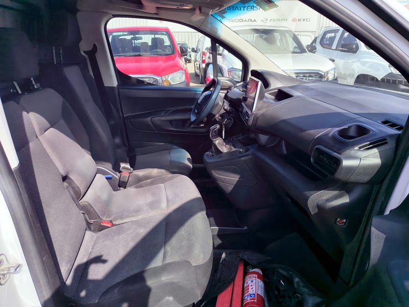 Peugeot PARTNER L2 1.6 Diesel 4x2 T/M 2023 - Imagen 16 de 18