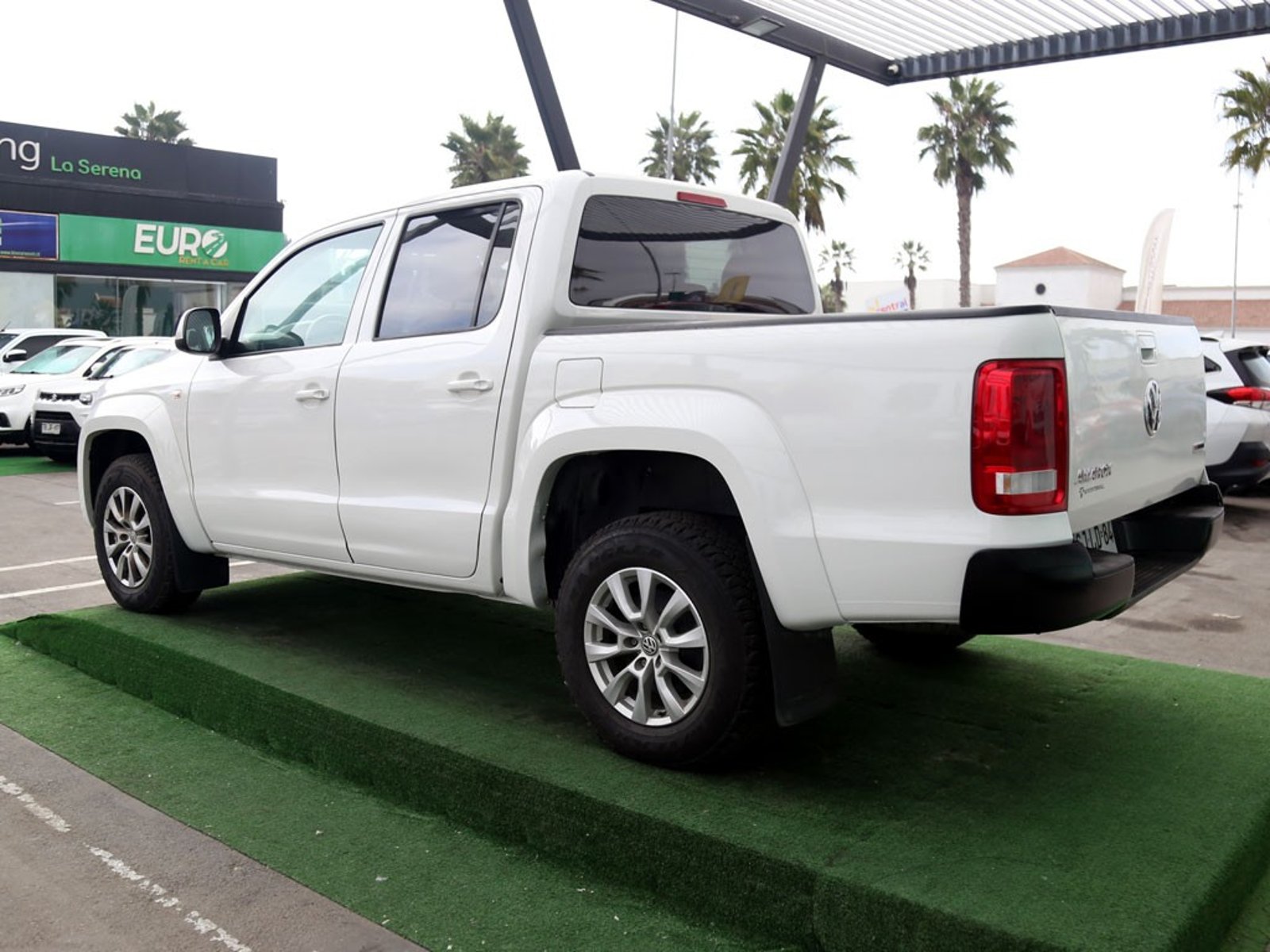 VOLKSWAGEN AMAROK 2.0 TREDLINE 4X4 MT 2023 - Imagen 7 de 20