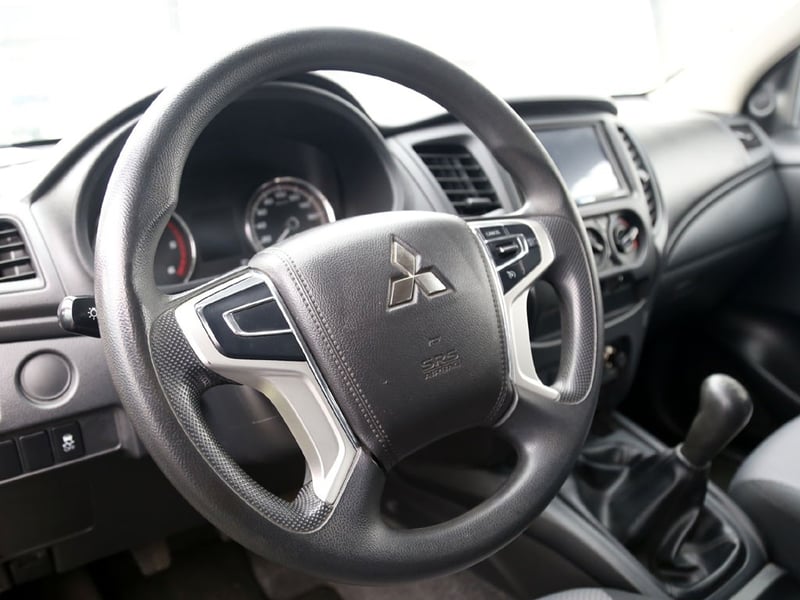 Mitsubishi L200 L200 KATANA 4X2 DIESEL 2023 - Imagen 12 de 19
