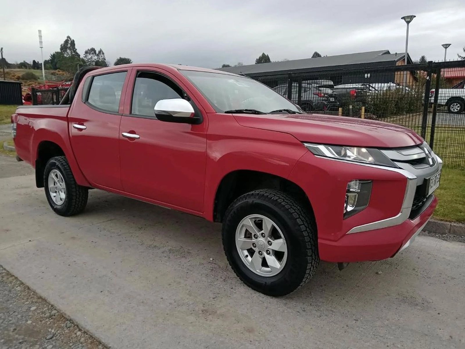 Mitsubishi L200 2.4 KATANA CR  4X2 MT 4P 2022 - Foto 2 de 7