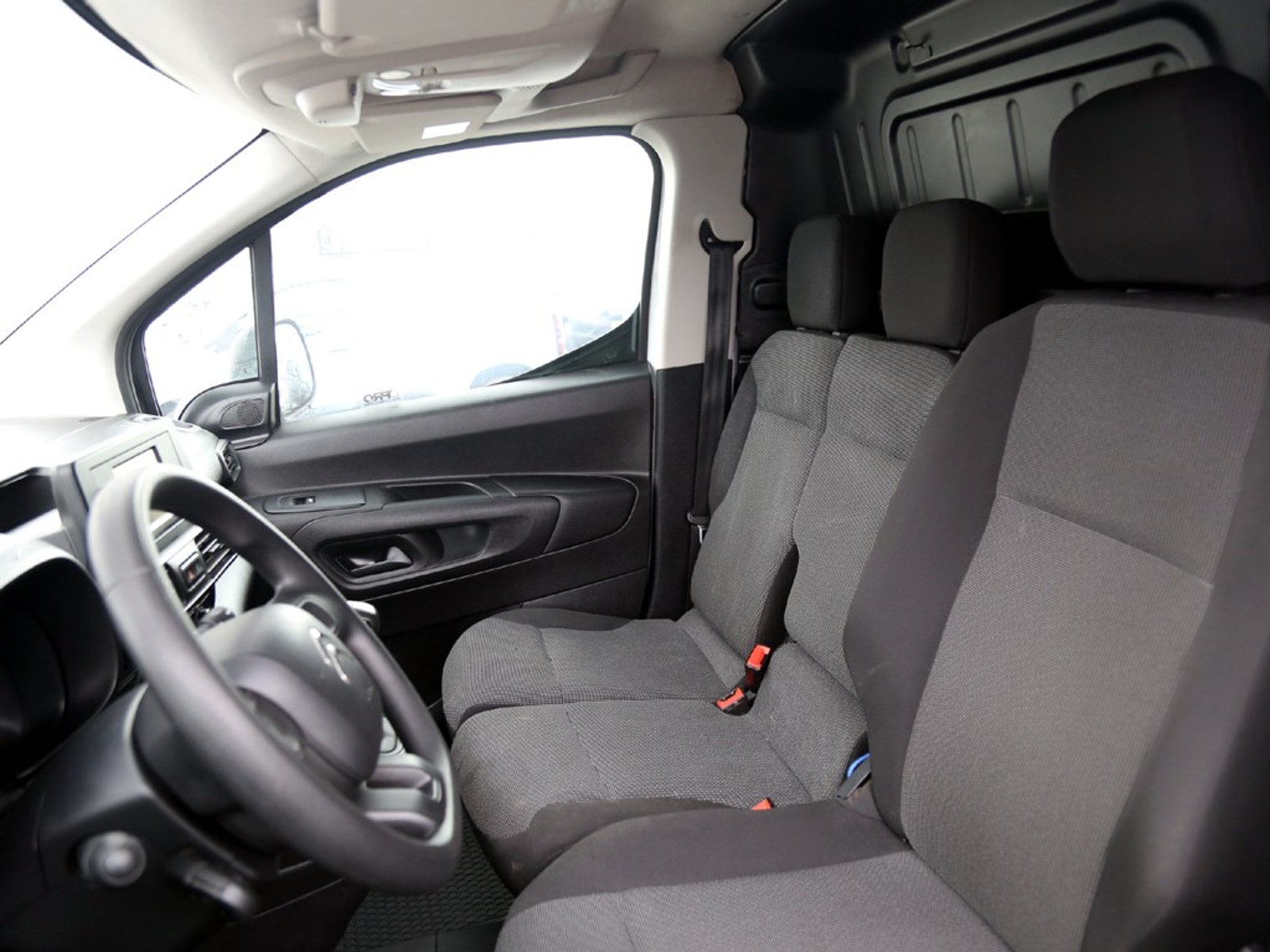 Citroën BERLINGO BLUEHDI 1.5 2024 - Imagen 14 de 20