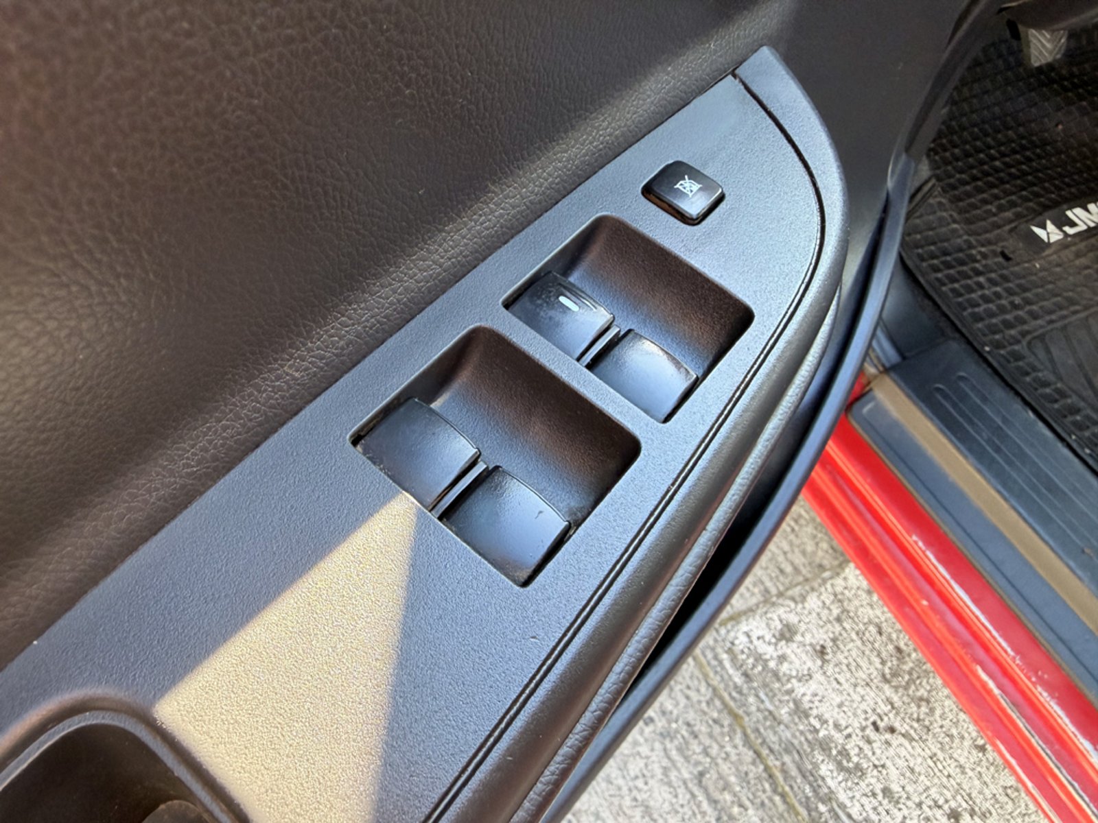 Mitsubishi L200 KATANA CRT 4X4 2.4 2023 - Imagen 10 de 20