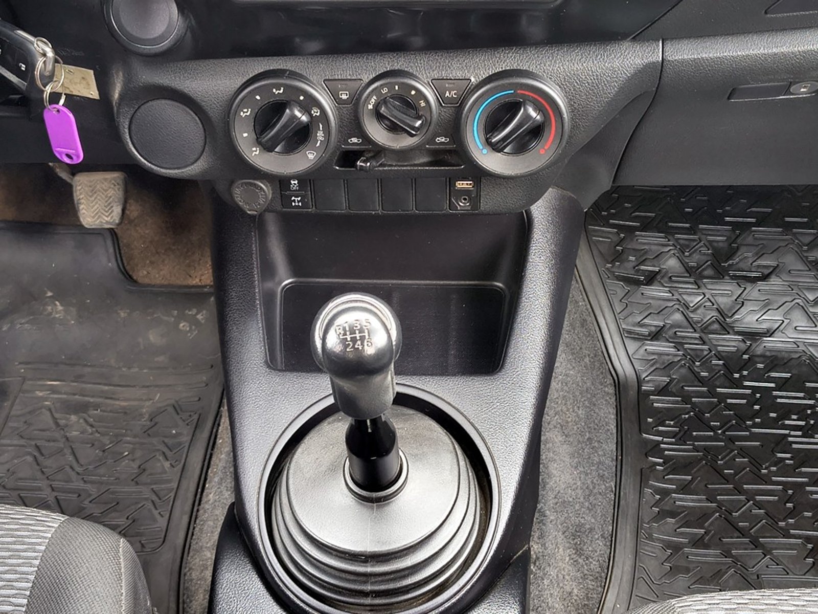 Toyota HILUX HILUX TSS 2.4 Diesel 4X2 T/M 2022 - Imagen 15 de 18