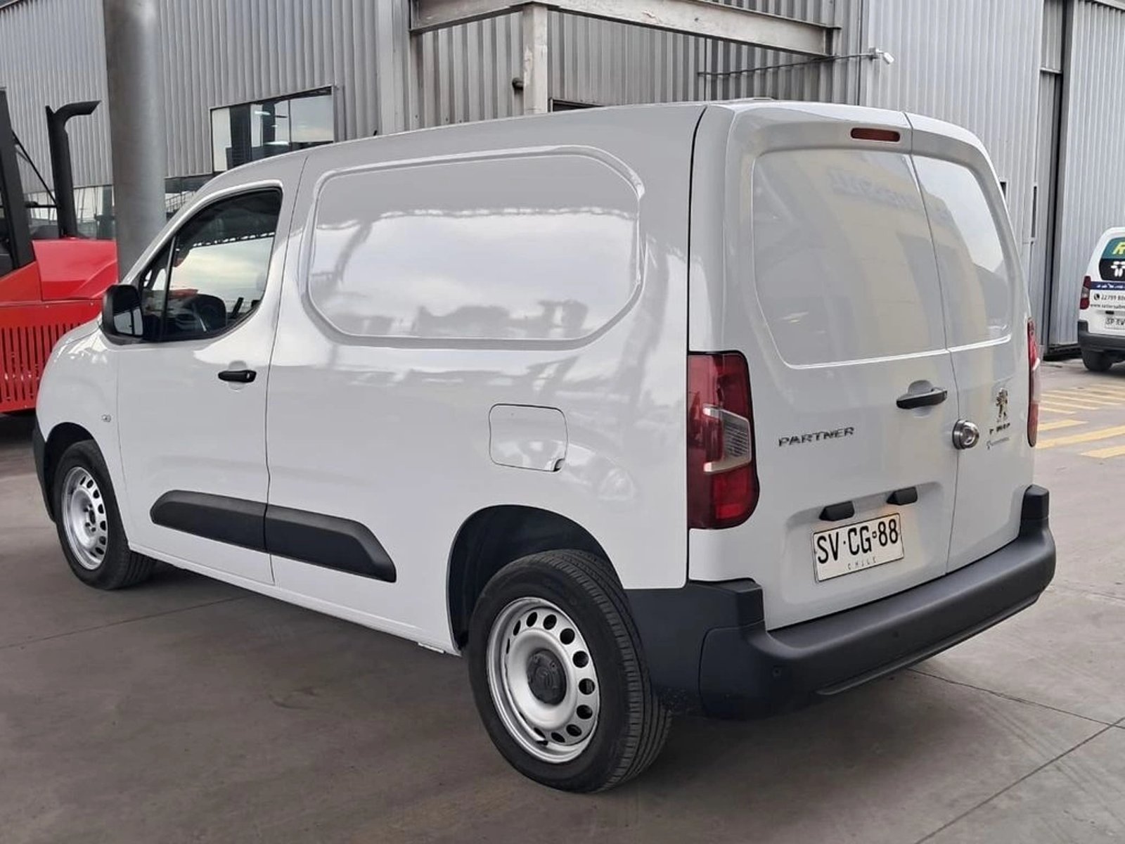Peugeot PARTNER L1 1.5  HDI 4X2 MT 2023 - Imagen 8 de 19