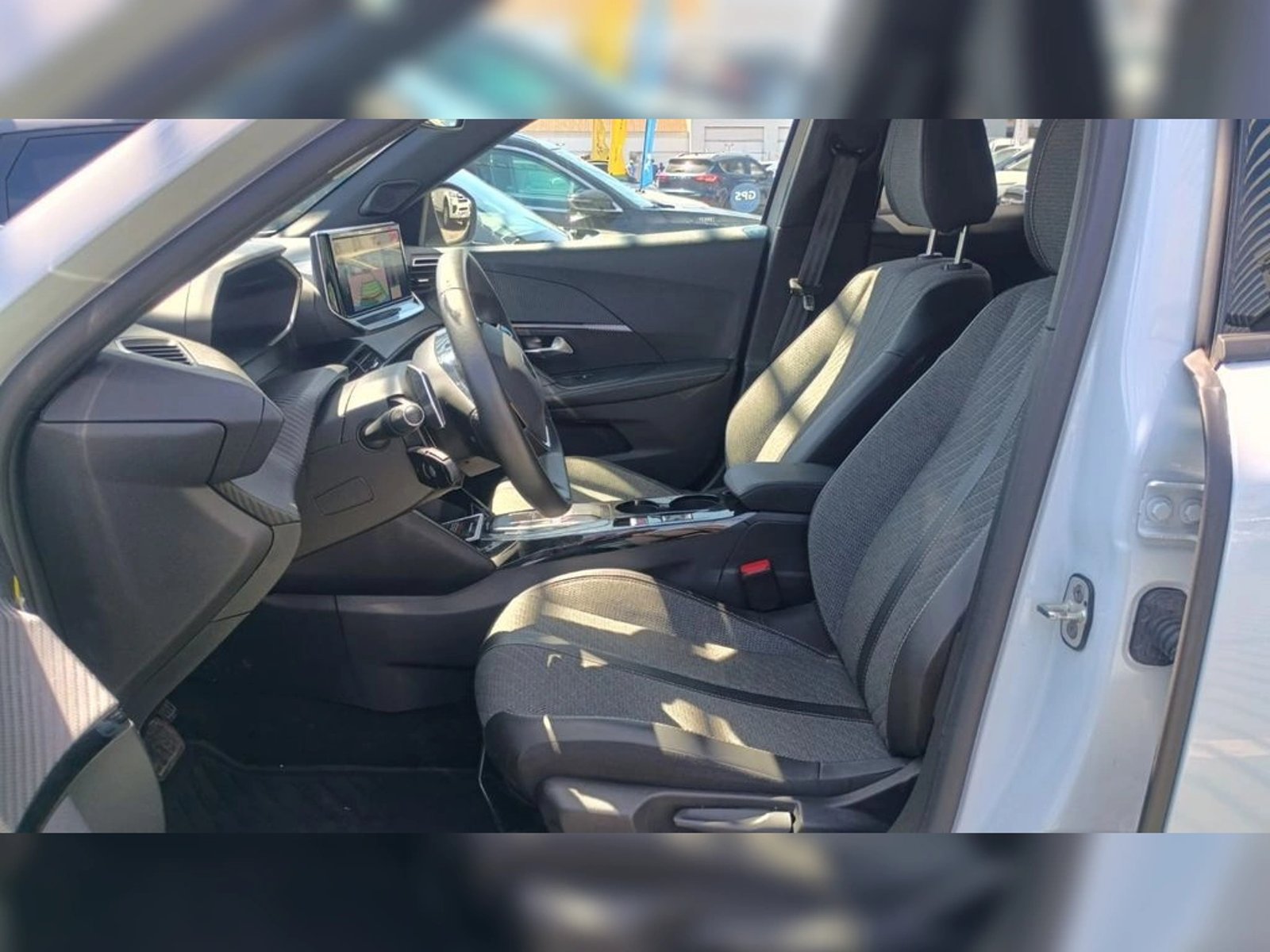 PEUGEOT 2008 ALLURE BLUE HDI AT 1.5T 2025 - Imagen 9 de 16